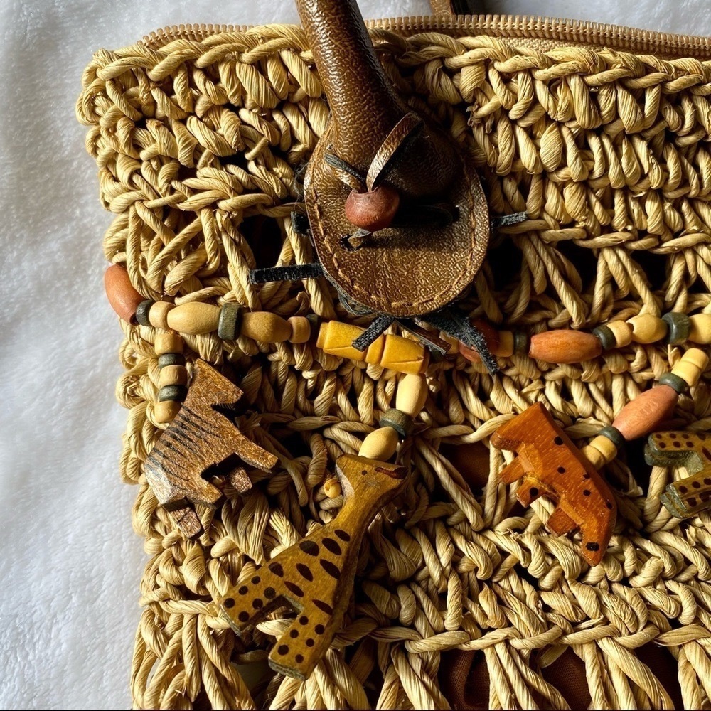 St. John's Bay Beaded Straw Shoulder/Tote Wooden Animal Beads - Picture 5 of 10